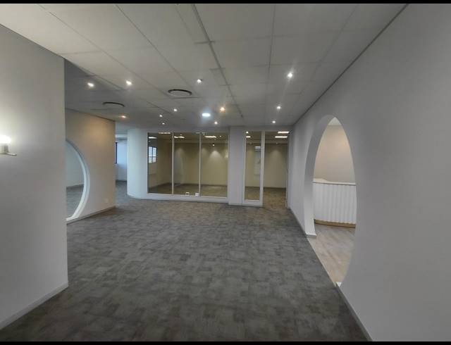 267M² OFFICE TO LET IN MAGALIESSIG